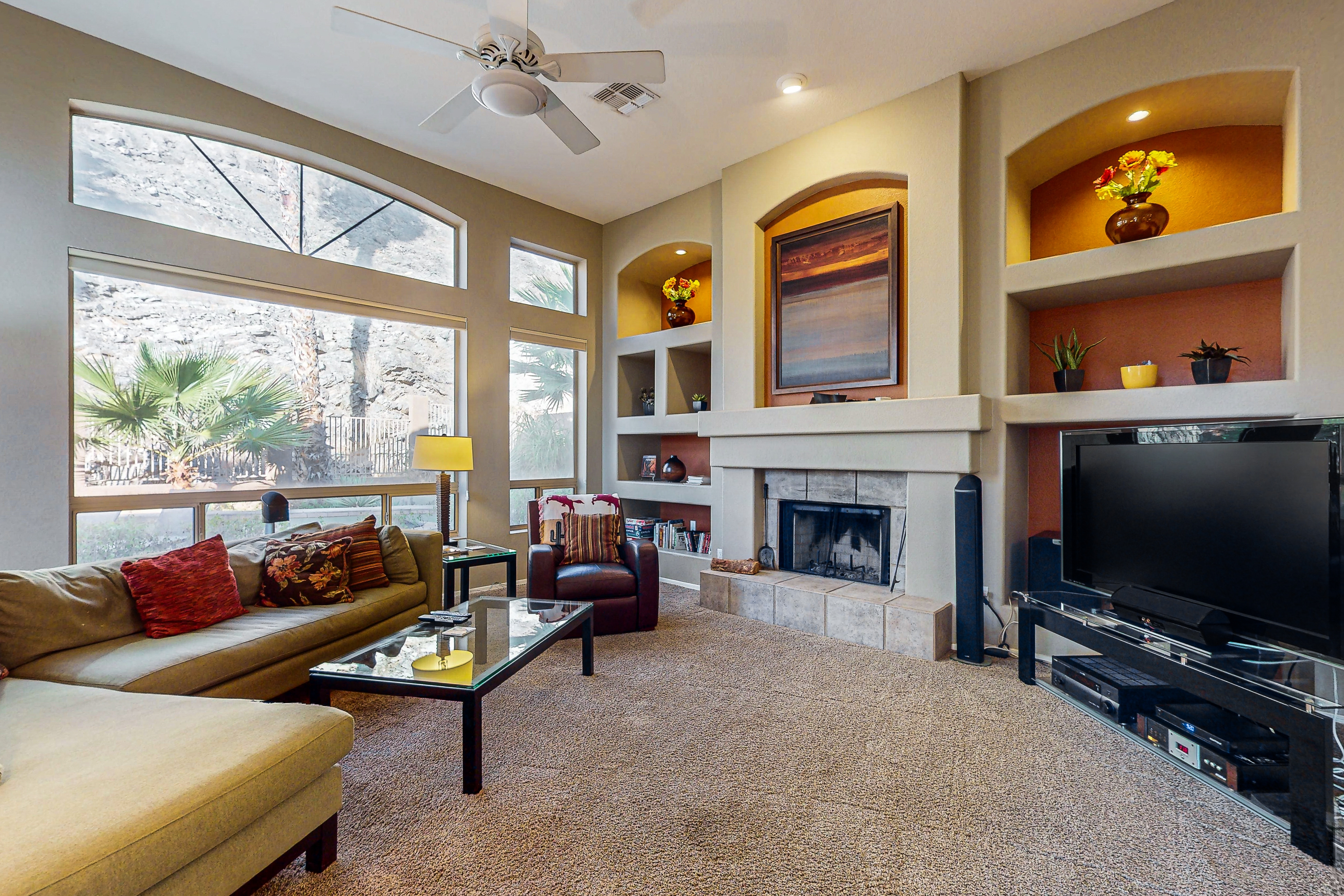 Dog-friendly home w/outdoor pool & firepit, near the top of South Mountain