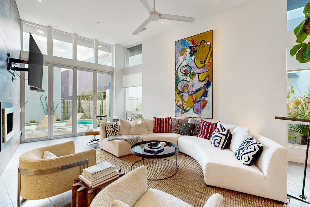 Stunning luxury home w/pool, spa, outdoor fireplace & mountain views