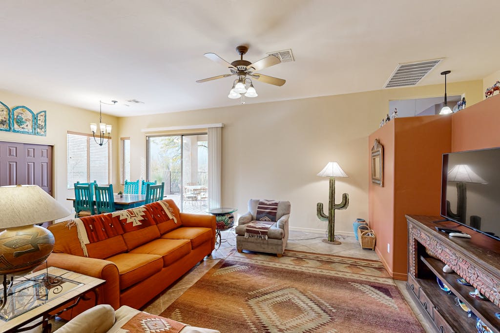 Spacious home in prime location across from Catalina State Park with golf nearby