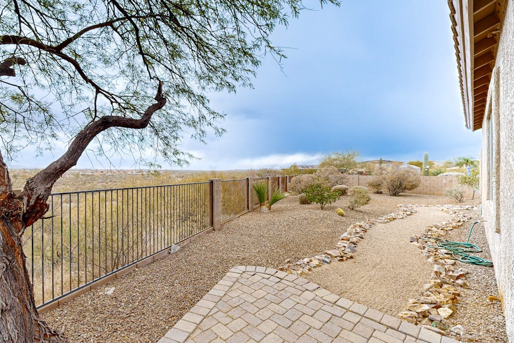 Spacious home in prime location across from Catalina State Park with golf nearby
