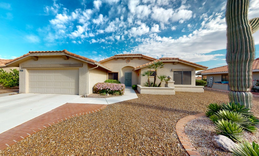 Radiant desert stay with pool and tennis access - mountain views, dogs ok