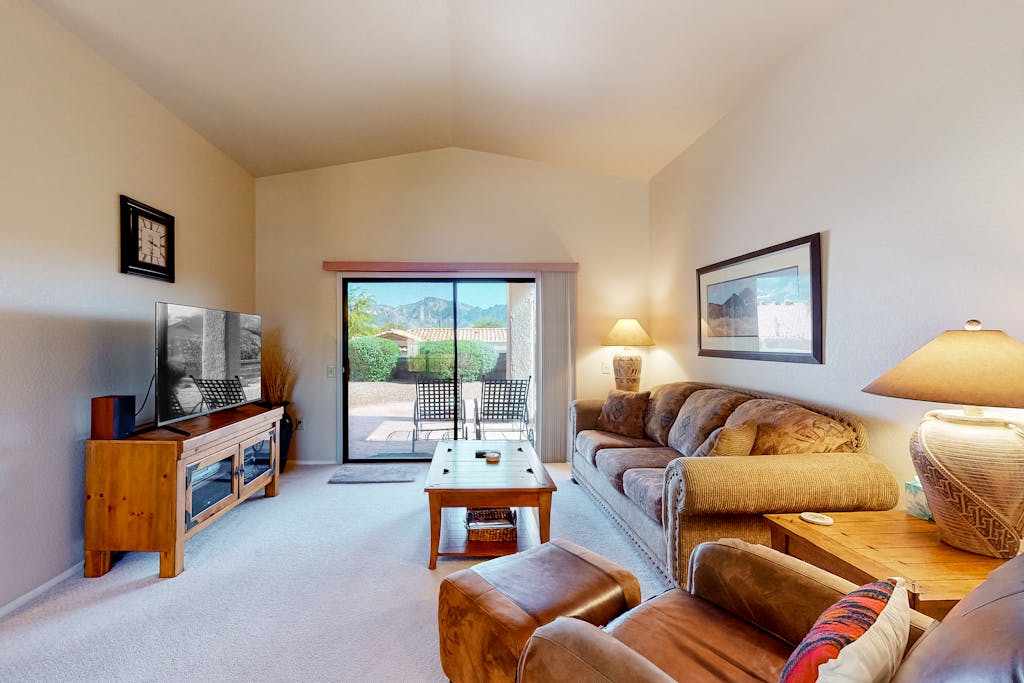 Radiant desert stay with pool and tennis access - mountain views, dogs ok