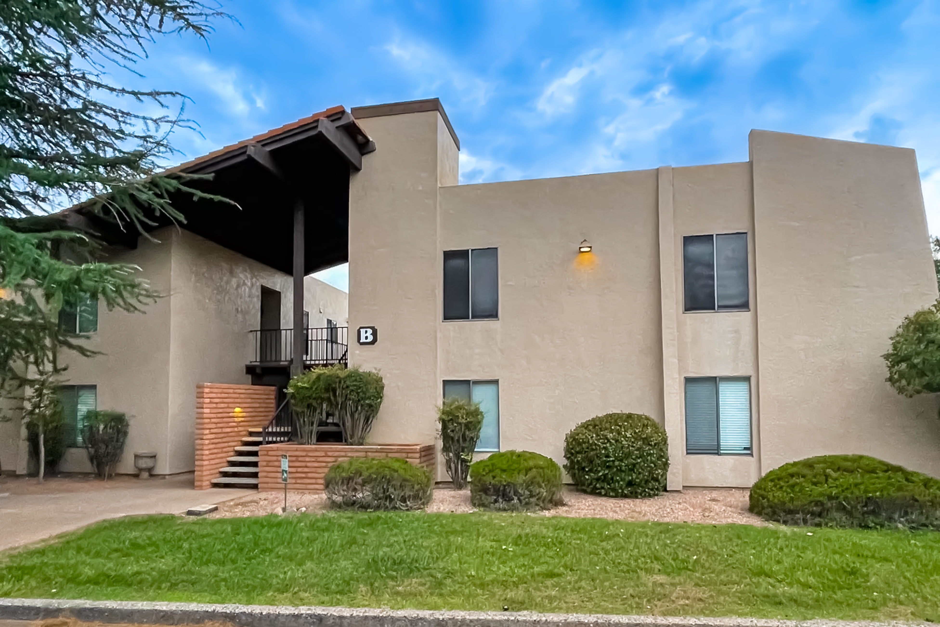 Experience Sedona Serenity — A Family-Friendly Condo with Stunning Mountain View