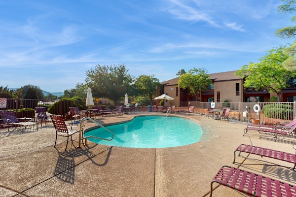 Updated condo with pool, shared laundry facilities, bbq grill