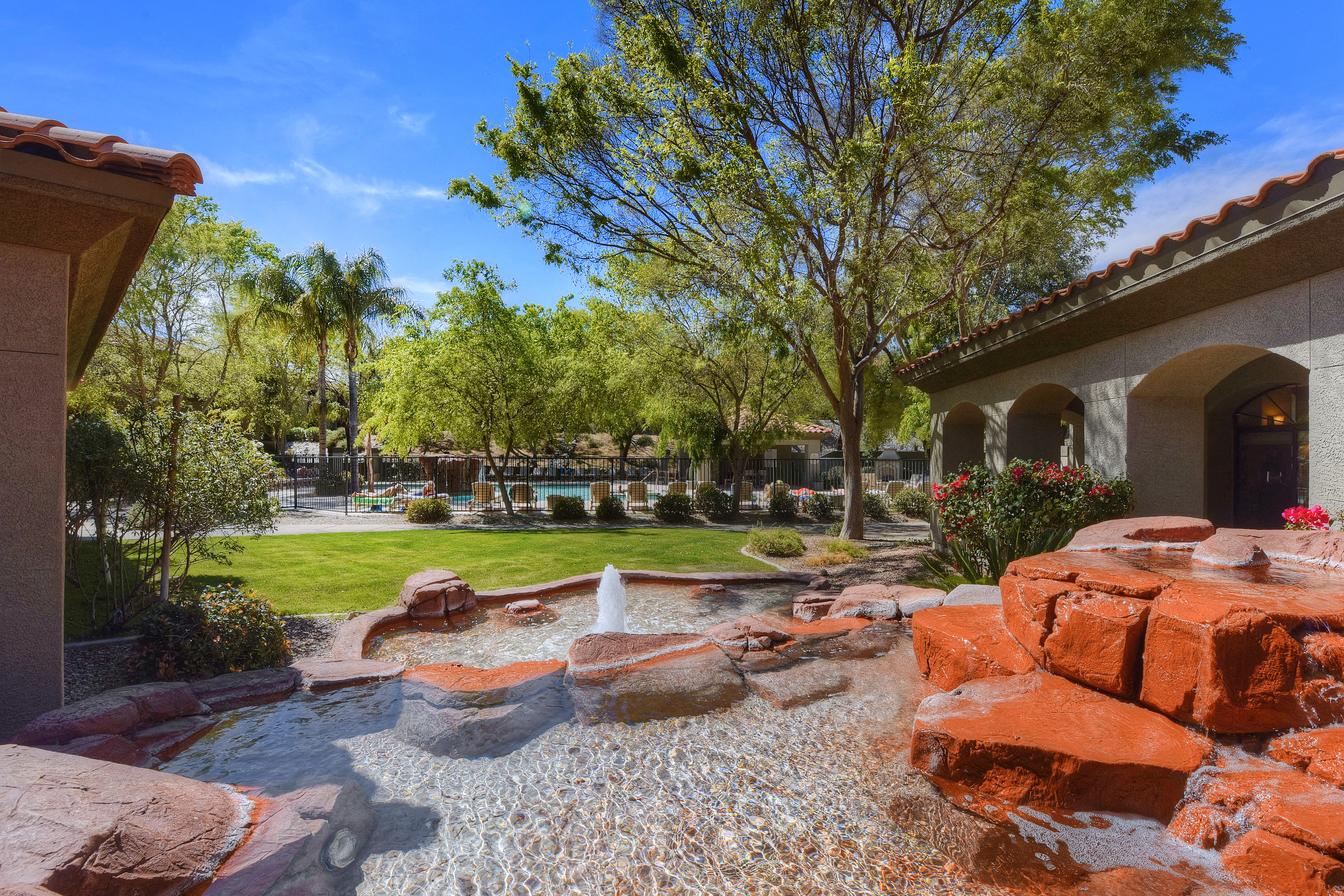 Modern condo near golf with a shared pool, hot tub