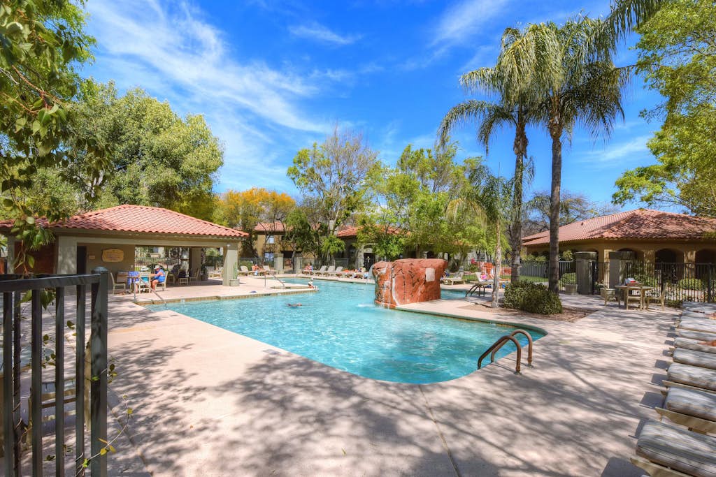Modern condo near golf with a shared pool, hot tub