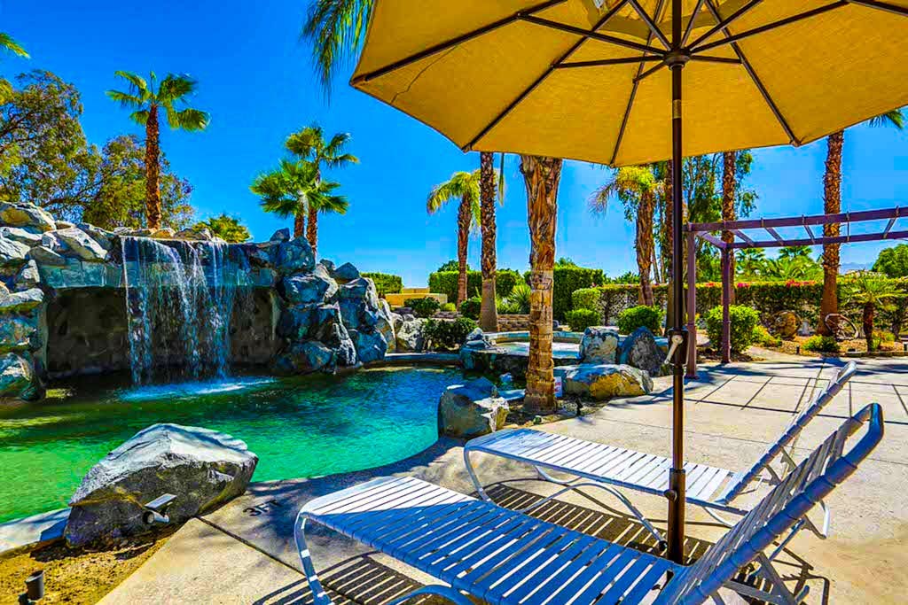 Luxurious home with an outdoor kitchen, private pool & spa - close to golf