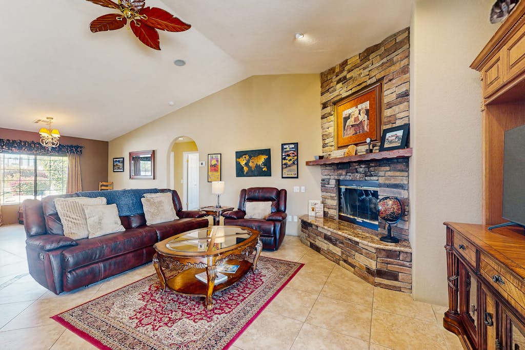 Luxurious home with an outdoor kitchen, private pool & spa - close to golf