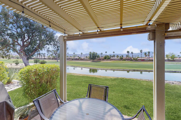 Sun, Comfort, and Stunning Views, Shared pool & Dog-friendly