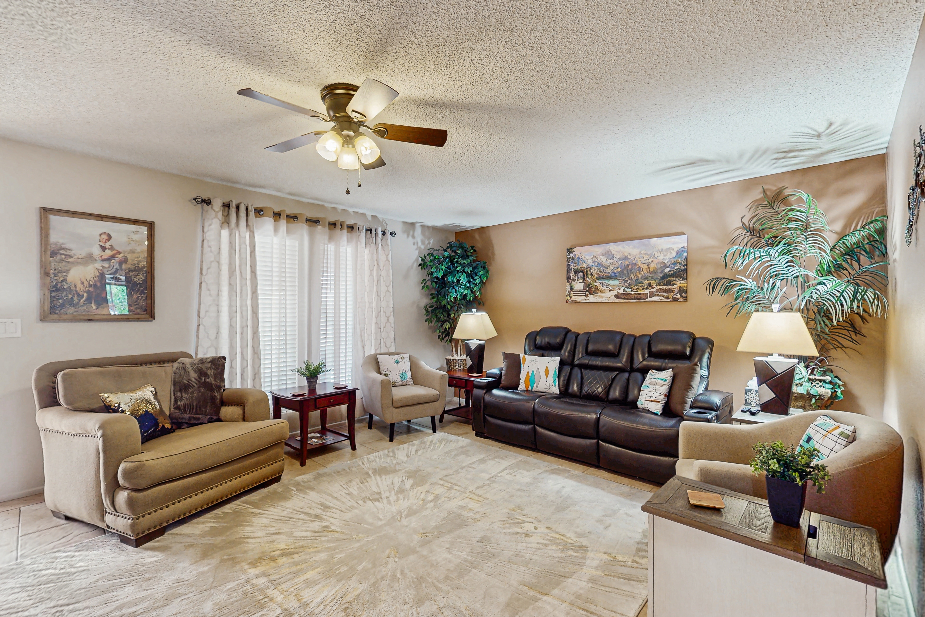 Sunny home with covered patio, grill, pool, tennis, hot tub, full kitchen, & AC