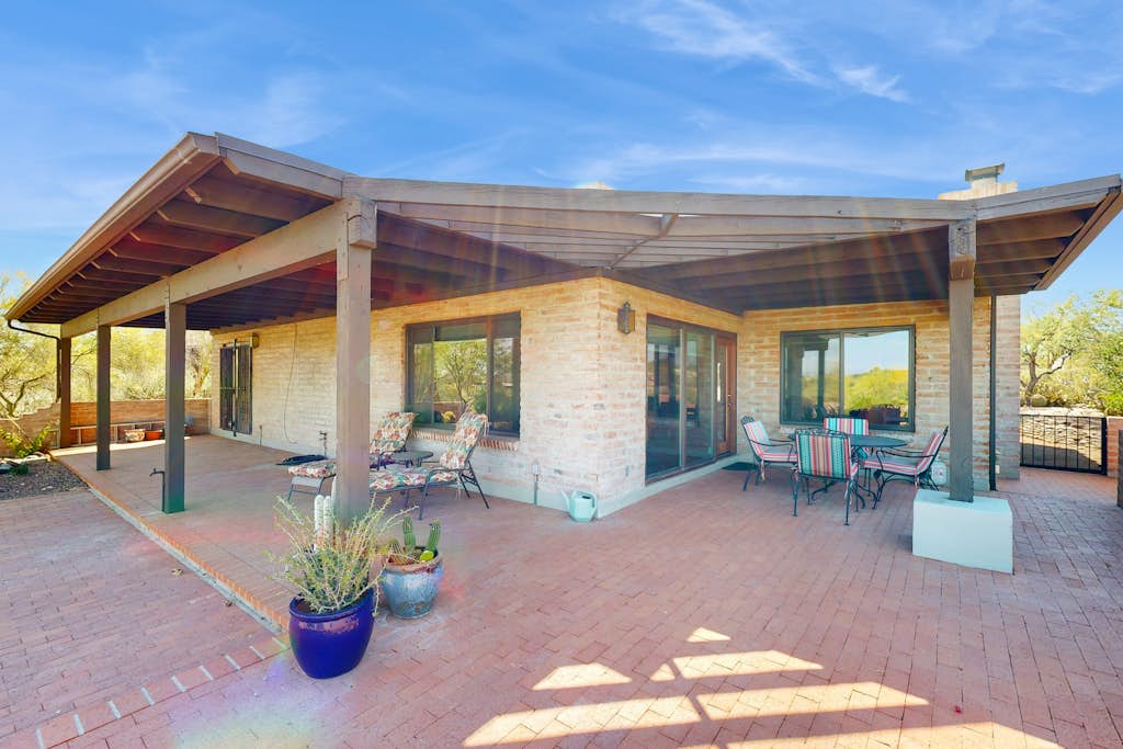 Southwestern home with mountain views, grill, shared pool