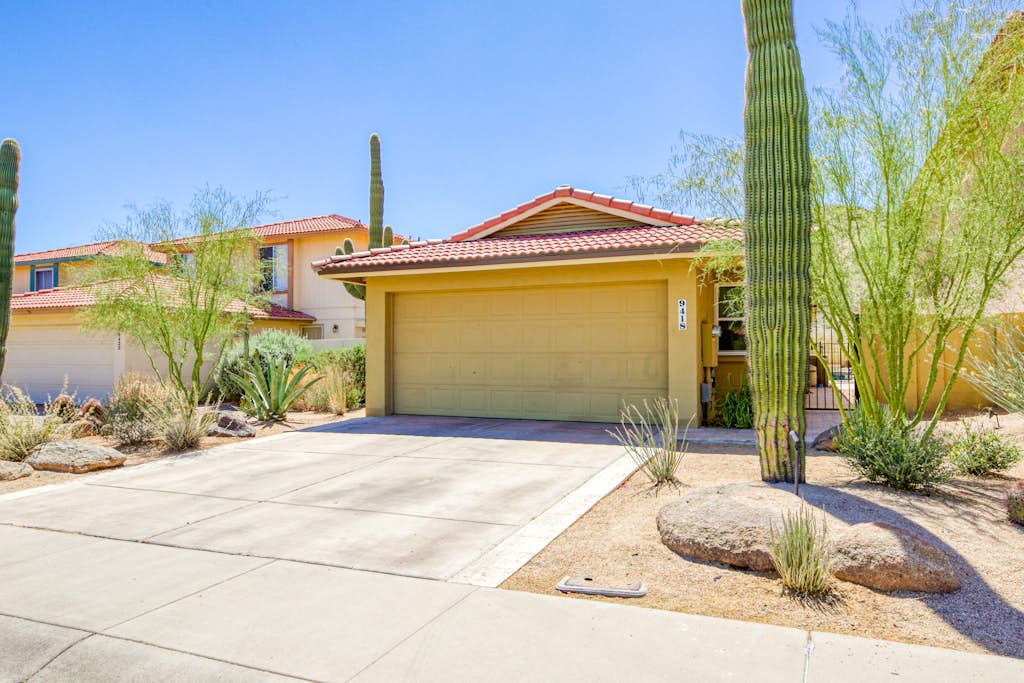 South Mountain home with pool, grill, fireplace & fast WiFi - snowbird-friendly