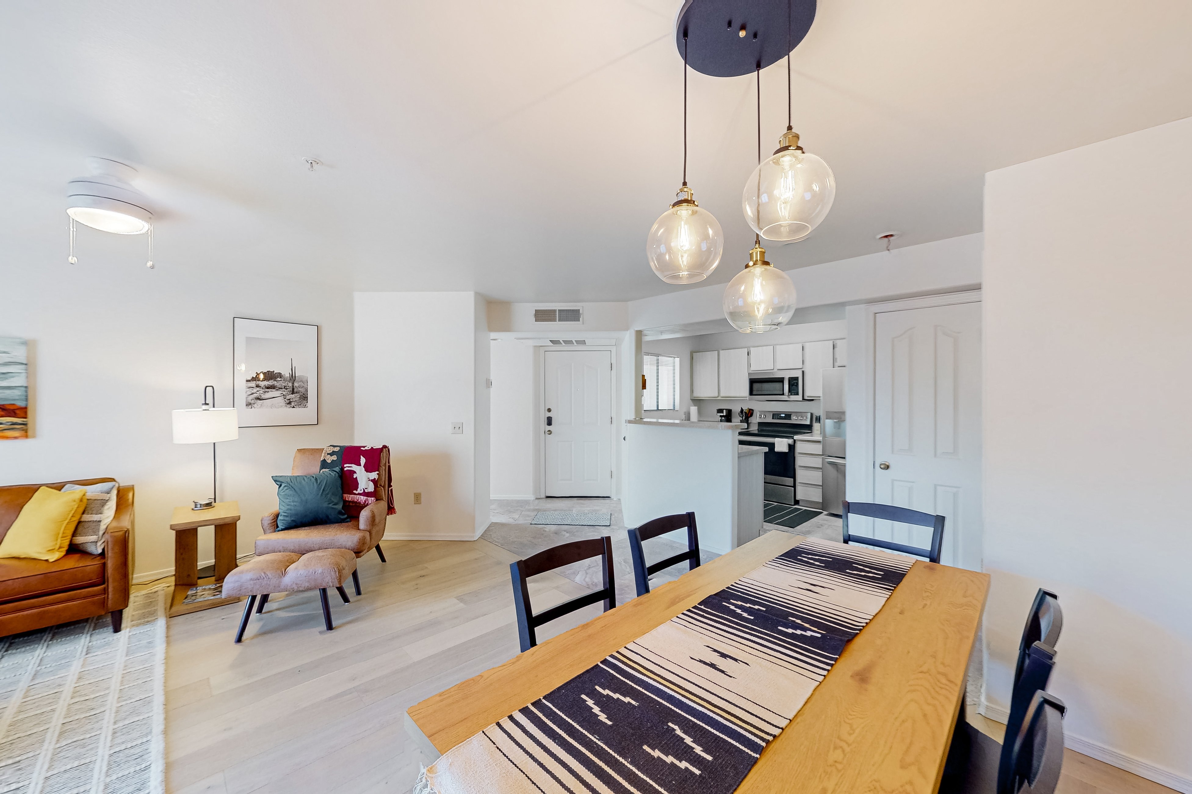 Charming condo with mountain views, pool, AC, & washer/dryer