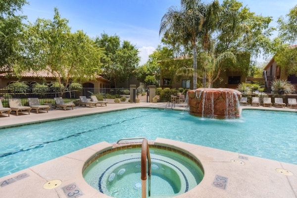 Charming condo with mountain views, pool, AC, & washer/dryer