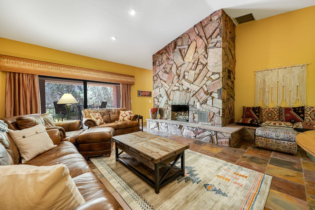 Red Rock-view oasis with beautiful veranda, central AC, W/D