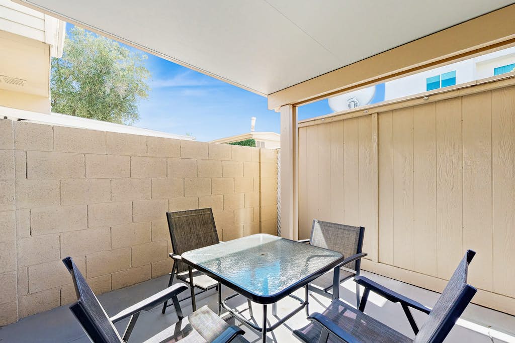 Spacious home with enclosed yard, pool & grill - walk to downtown