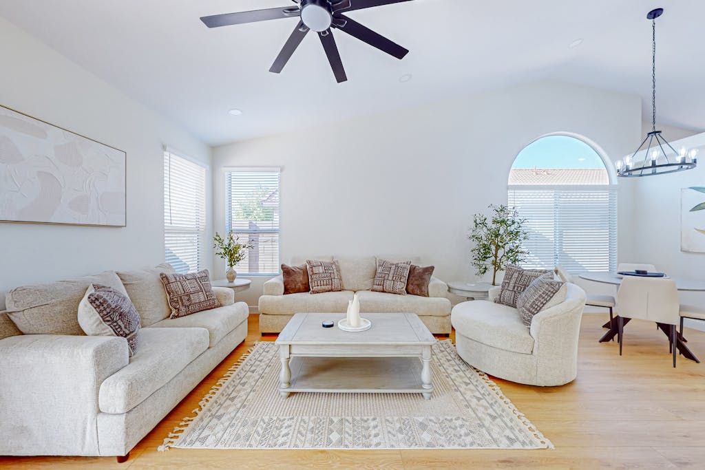 This charming, single-level home in Chandler is the ideal spot for families