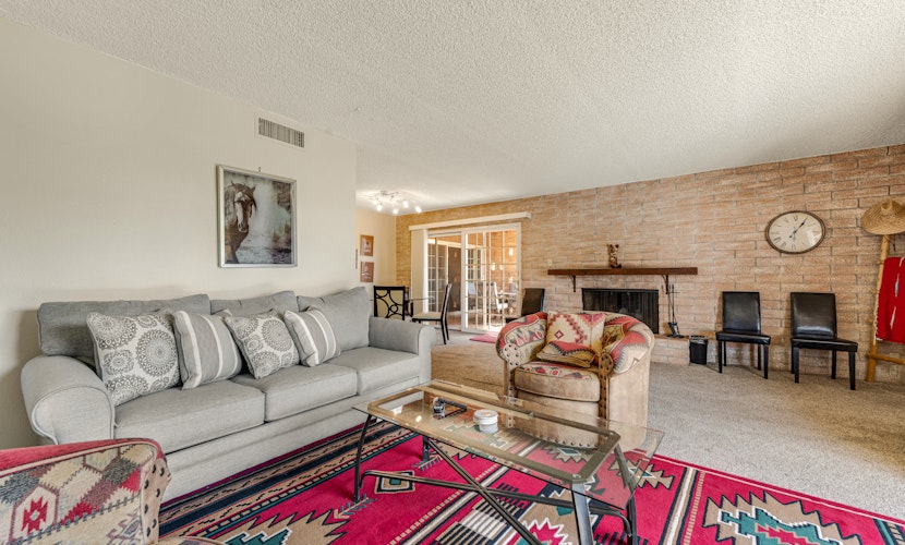 Beautiful condo with WiFi, pool, & balcony - walk to downtown