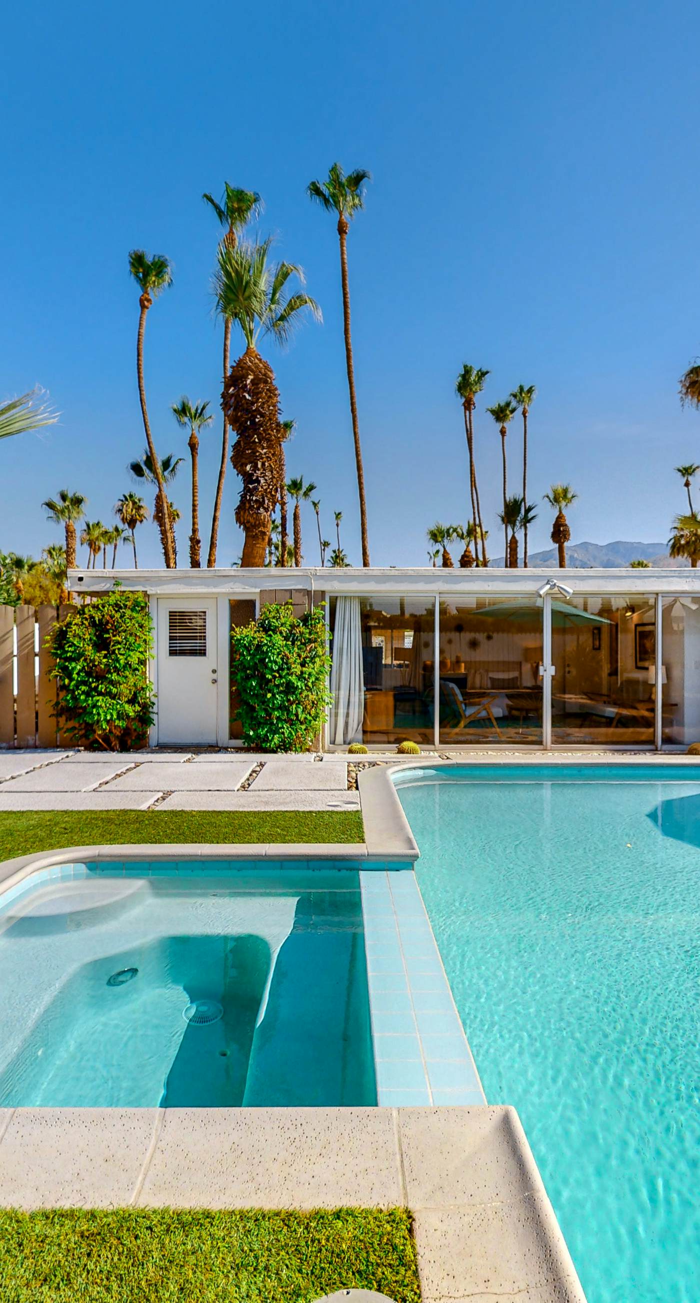 The Arrow of Twin Palms - Midcentury Alexander - 3505