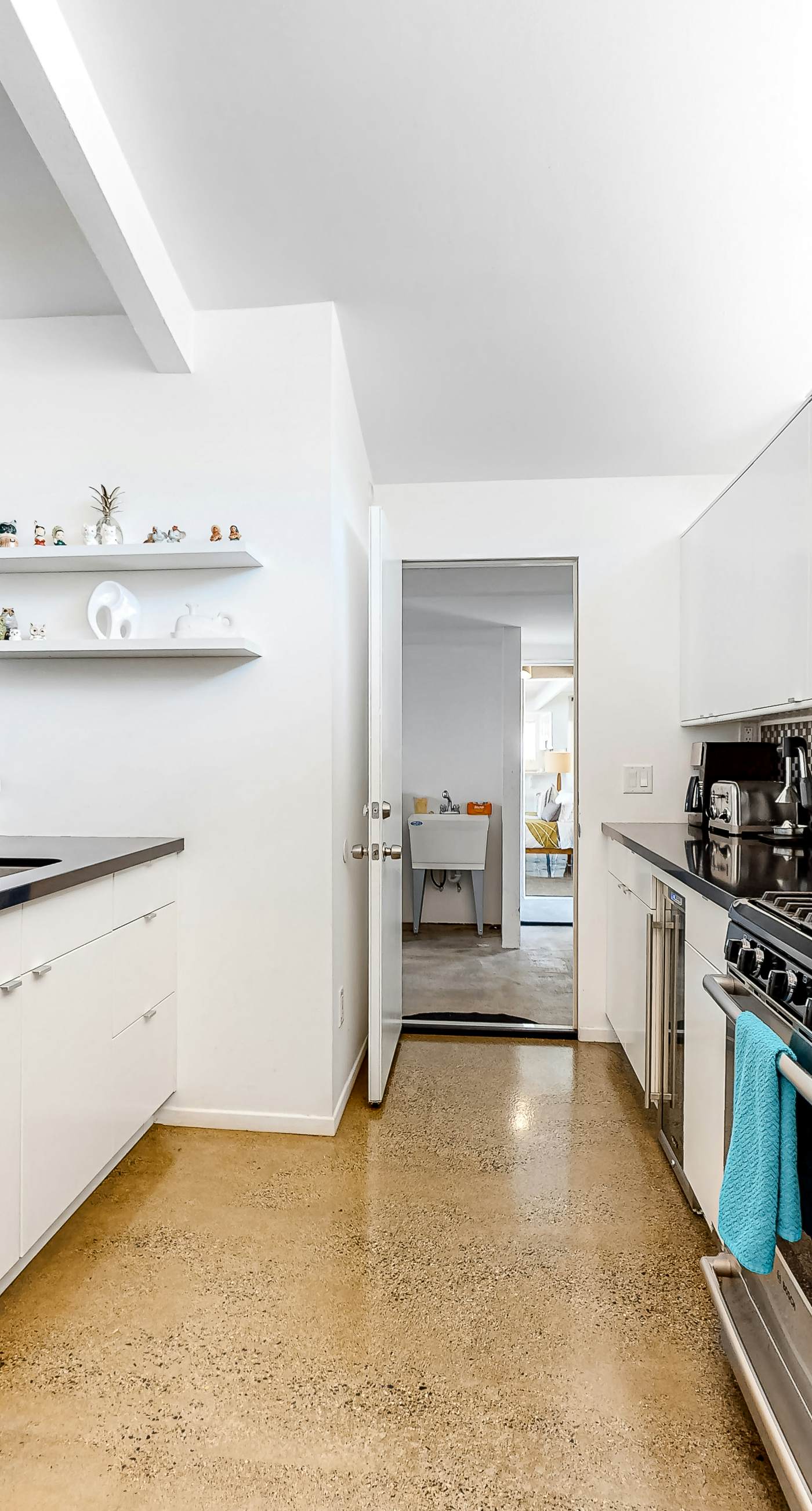 The Arrow of Twin Palms - Midcentury Alexander - 3505