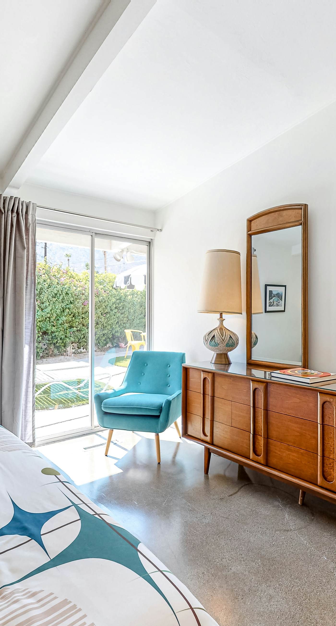 The Arrow of Twin Palms - Midcentury Alexander - 3505