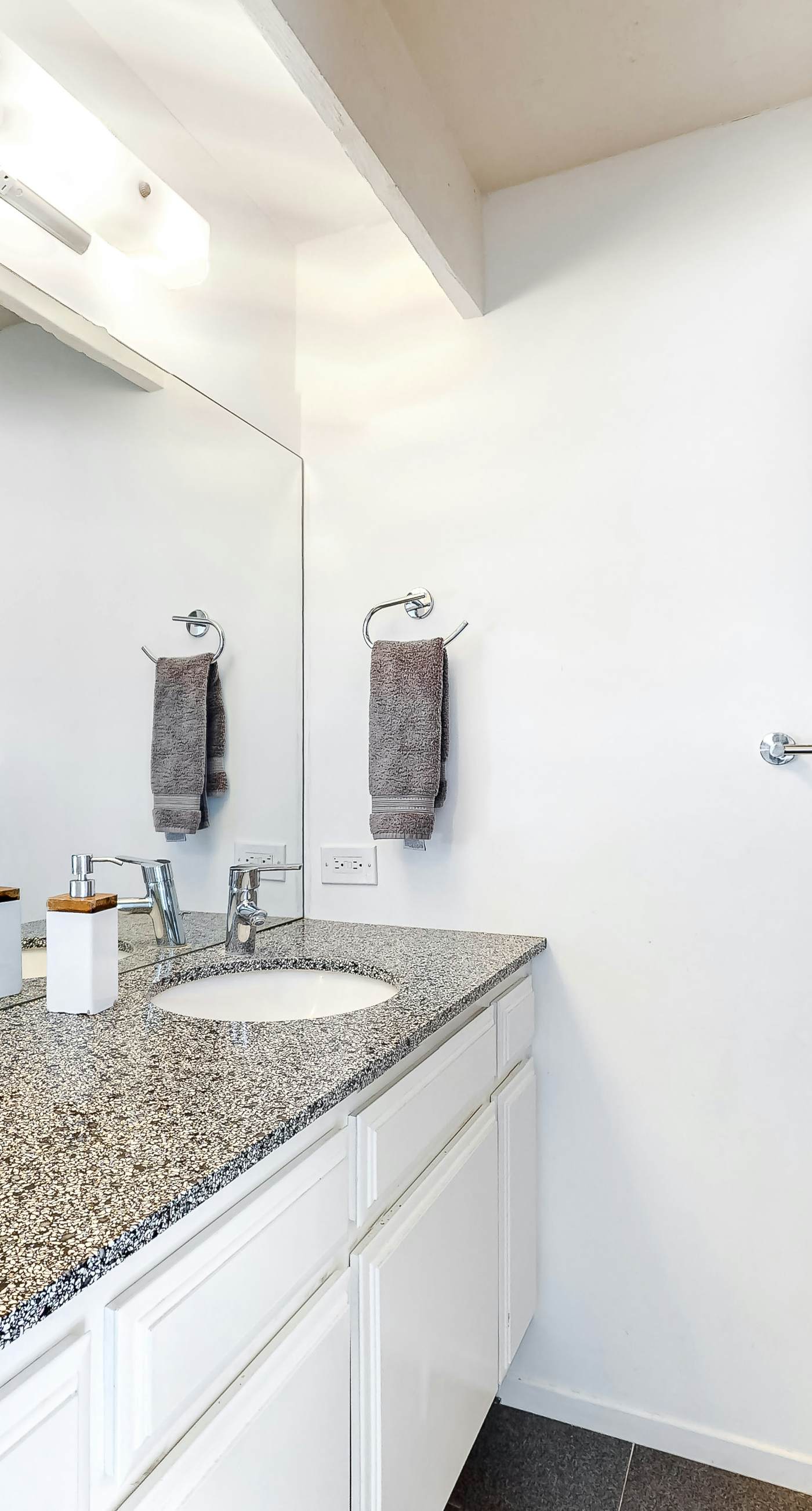 The Arrow of Twin Palms - Midcentury Alexander - 3505