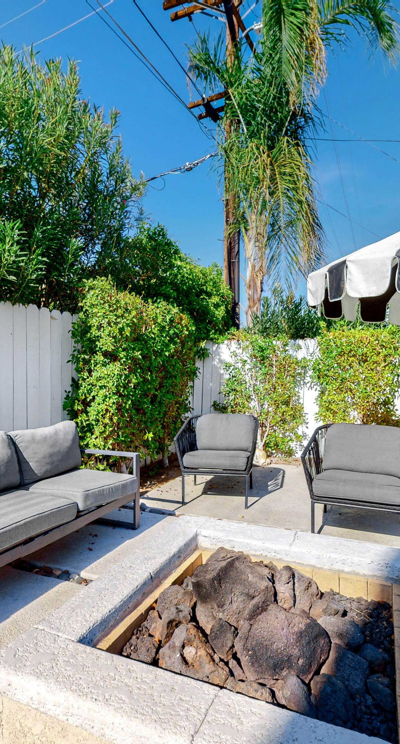 The Arrow of Twin Palms - Midcentury Alexander - 3505