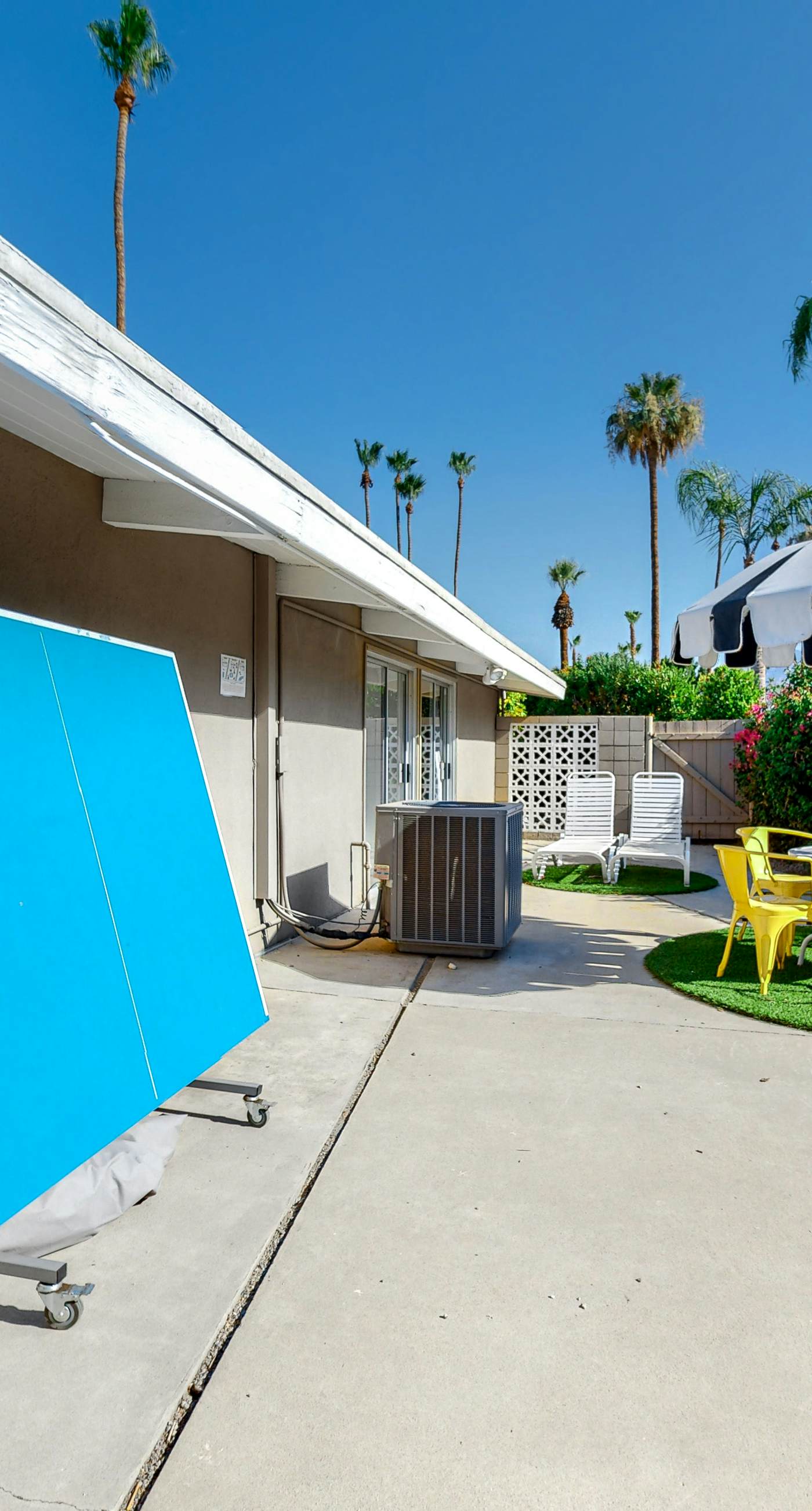 The Arrow of Twin Palms - Midcentury Alexander - 3505