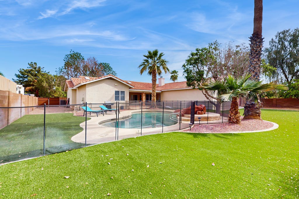 Your Perfect Family Escape in Sunny Peoria – Private Pool and Relaxation Awaits