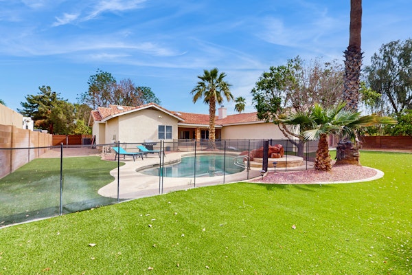 Your Perfect Family Escape in Sunny Peoria – Private Pool and Relaxation Awaits