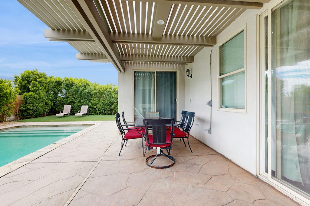 Desert Bliss: Your Poolside Paradise with Mountain Views, AC, and Wifi.