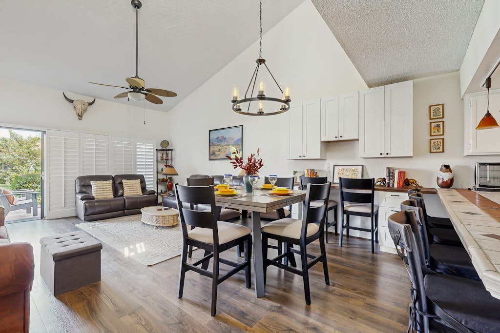 Dog-Friendly Updated Condo Next to Golf Courses w/WiFi, AC, W/D, Shared Pool