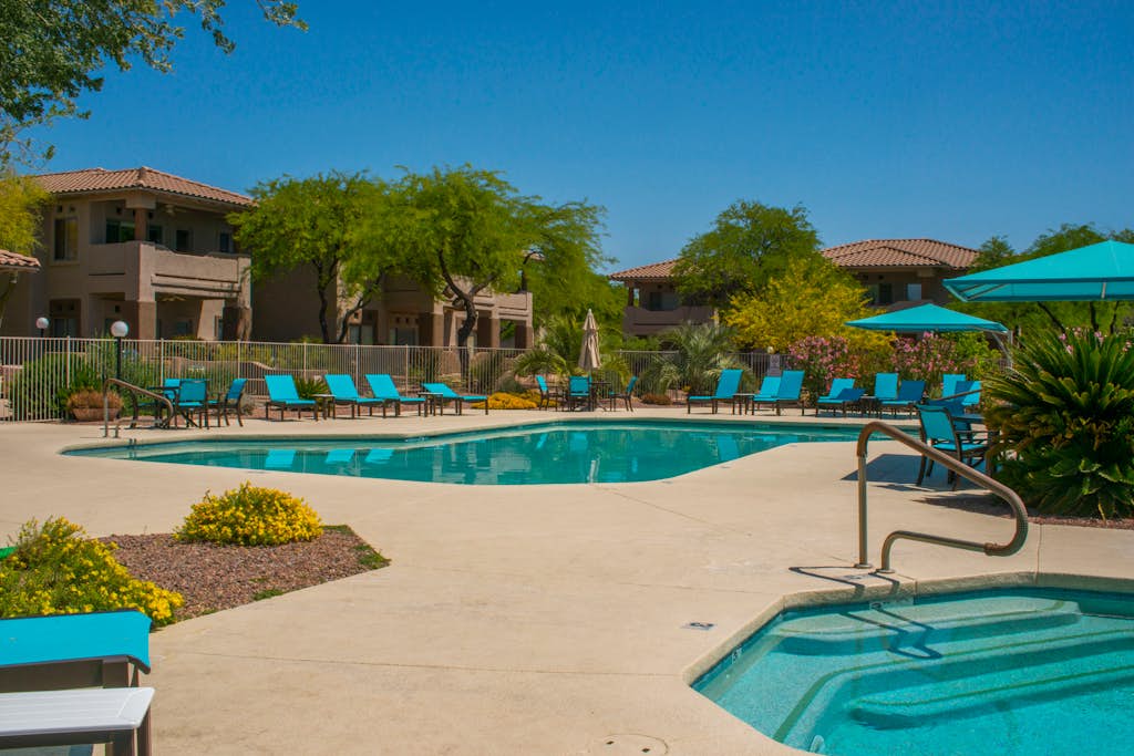 Spacious, dog-friendly condo with pool & hot tub