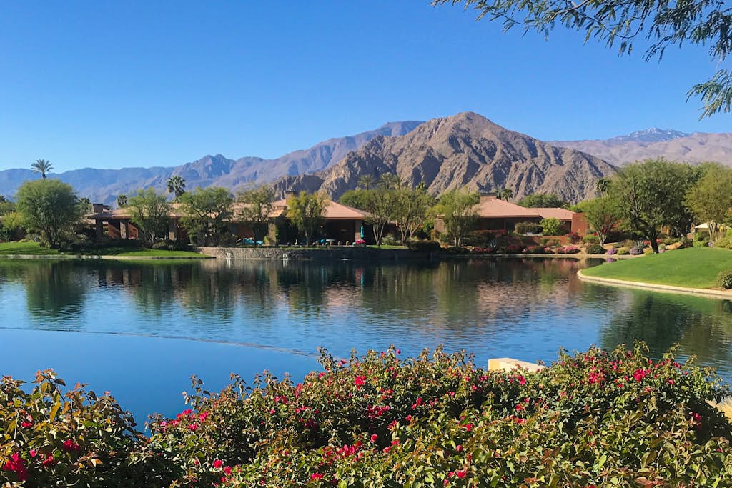 Lakeside luxury home w/ private pool & spa, fireplace & outdoor kitchen-dog ok