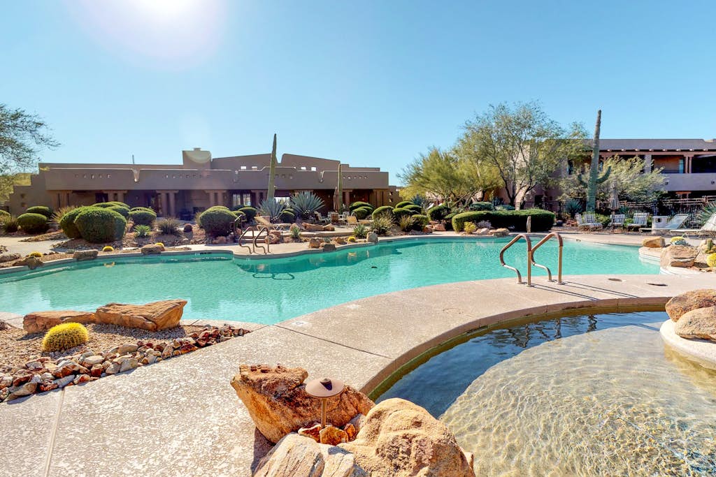 Southwestern charm with a pool & private patio - near shopping