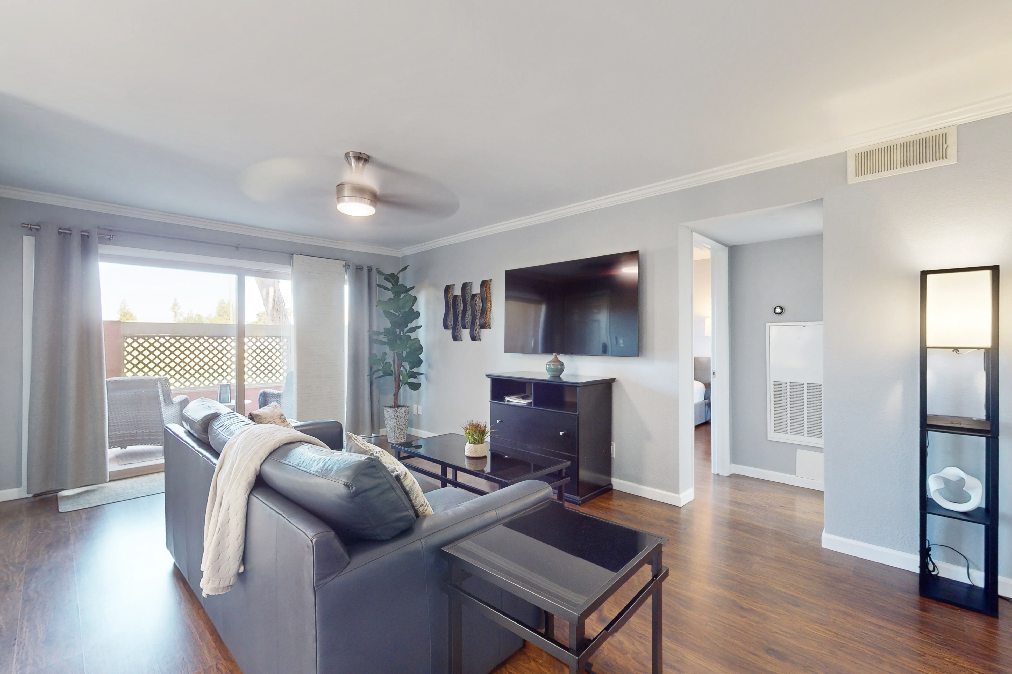 Golf-course-front condo near Old Town with two patios, WiFi, pool & hot tub