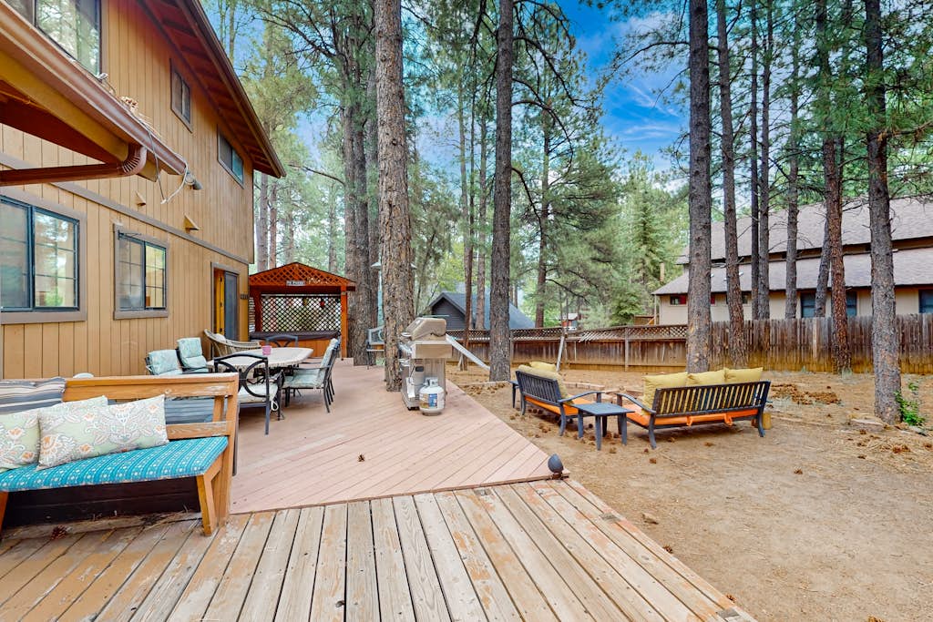 Lavish retreat with game room, tranquil porch & scenic yard-near skiing & dining