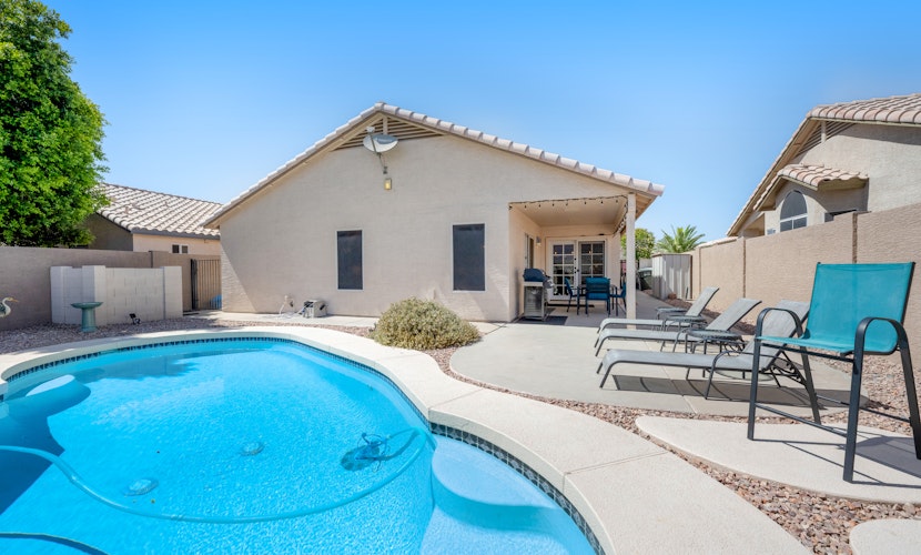 Sunny & stylish home with private pool, central AC, W/D & firepit