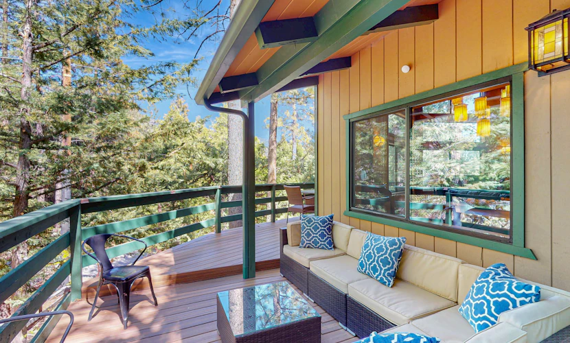 Dog-friendly house w/wood stove, gas grill & private hot tub in serene location