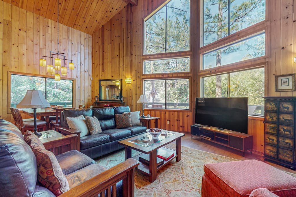Dog-friendly house w/wood stove, gas grill & private hot tub in serene location