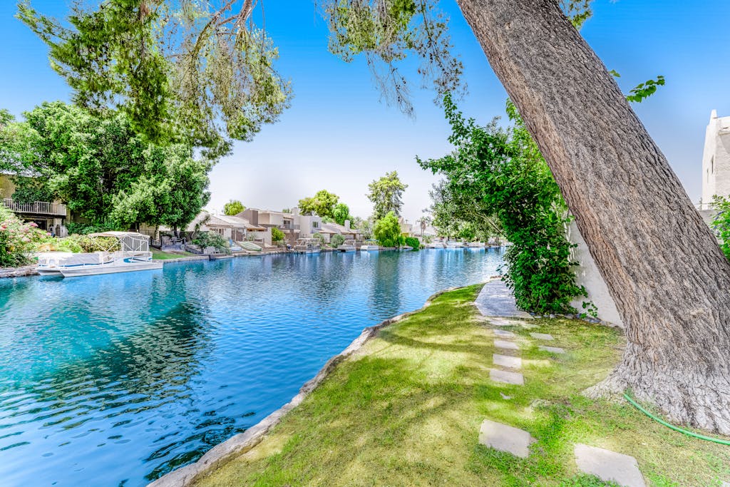 Wonderful waterfront condo with pool, private balcony & fast WiFi - dog-friendly