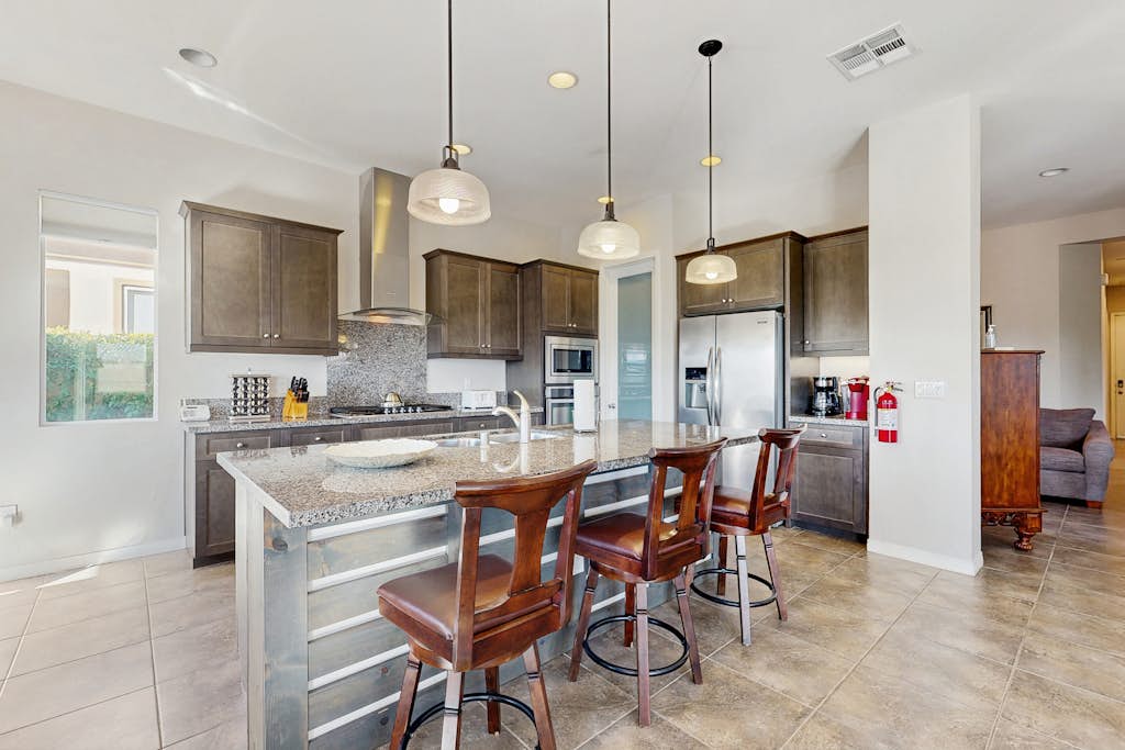 Mountain view home, private pool & spa - shared pools, tennis, fitness center