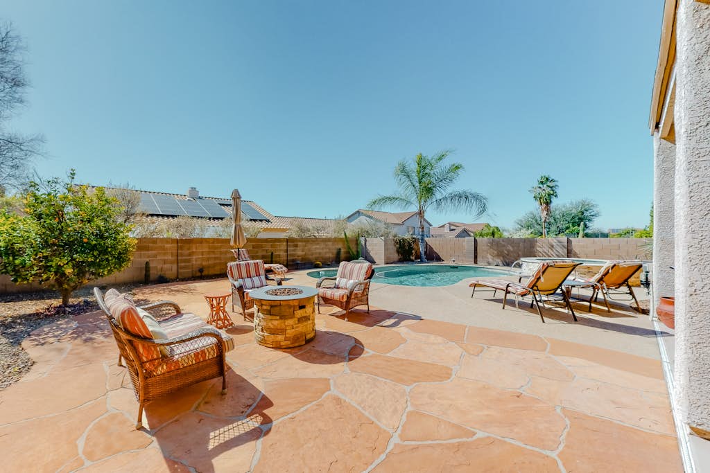 Contemporary & comfortable home with a pool, WiFi, washer/dryer & central air-conditioning