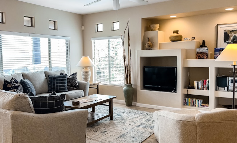 Renovated condo with updated floors, pool, hot tub & mountain views