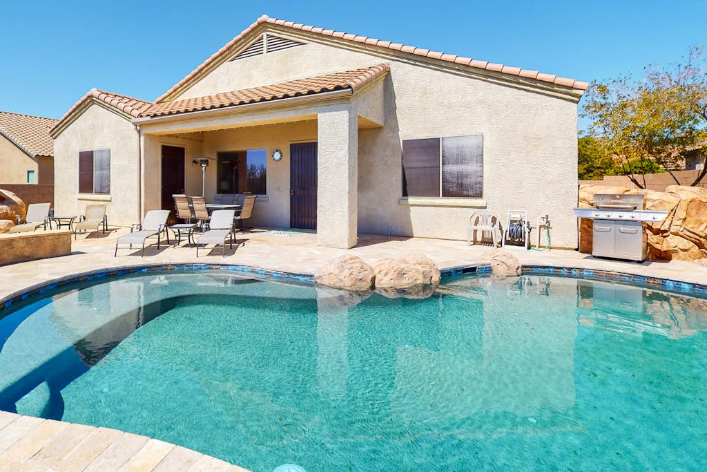 Snowbird-friendly home with fast WiFi, central AC, and private pool