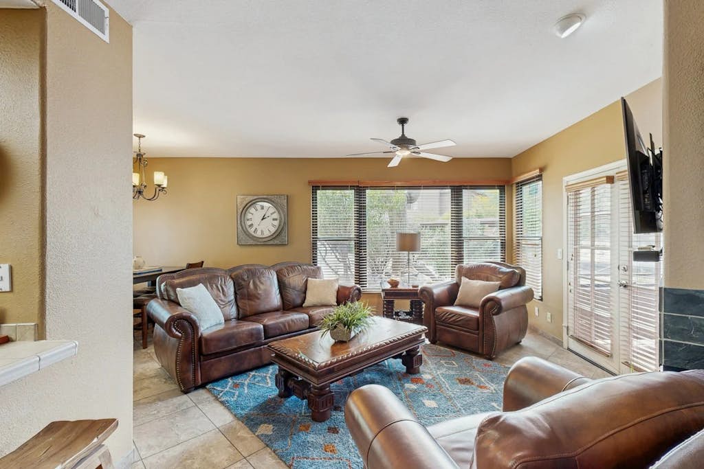 Snowbird-friendly condo w/shared heated outdoor pool, hot tub & tennis