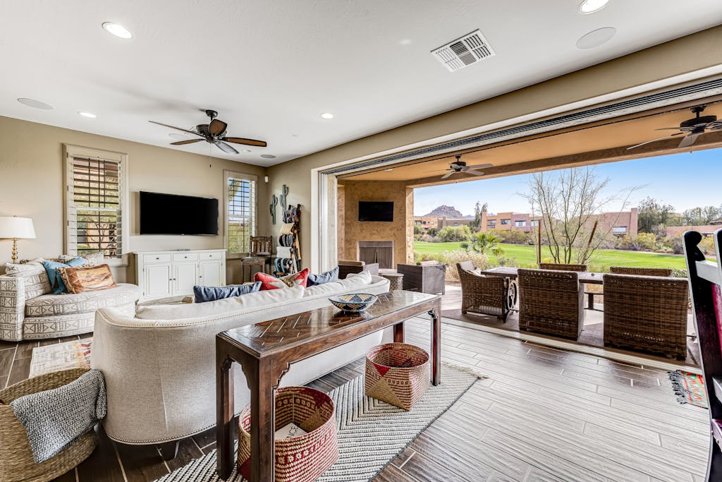 Golf-Course View Condo with Central AC & Washer/Dryer - Shared Pool & Hot Tub