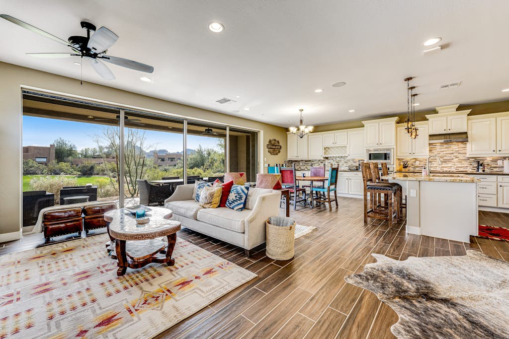 Golf-Course View Condo with Central AC & Washer/Dryer - Shared Pool & Hot Tub