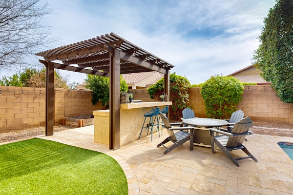 Luxurious home with private pool, spa, WiFi & central AC