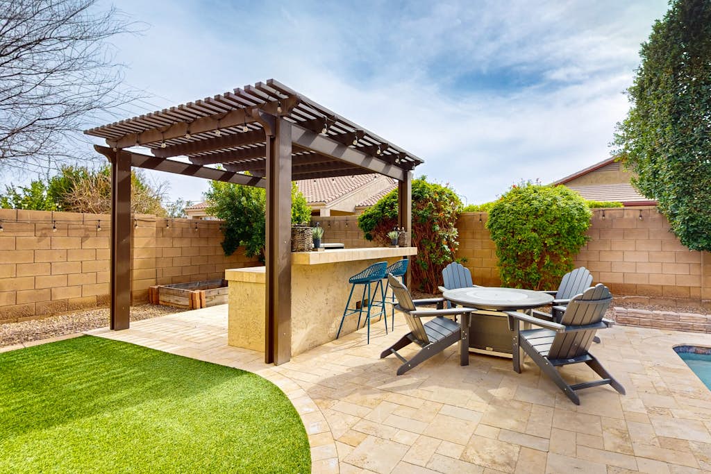 Luxurious home with private pool, spa, WiFi & central AC